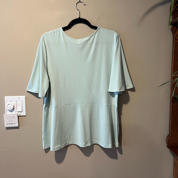 NWOT Liz Claiborne Light Pastel Green Crossover Front Top - Picture 9 of 12